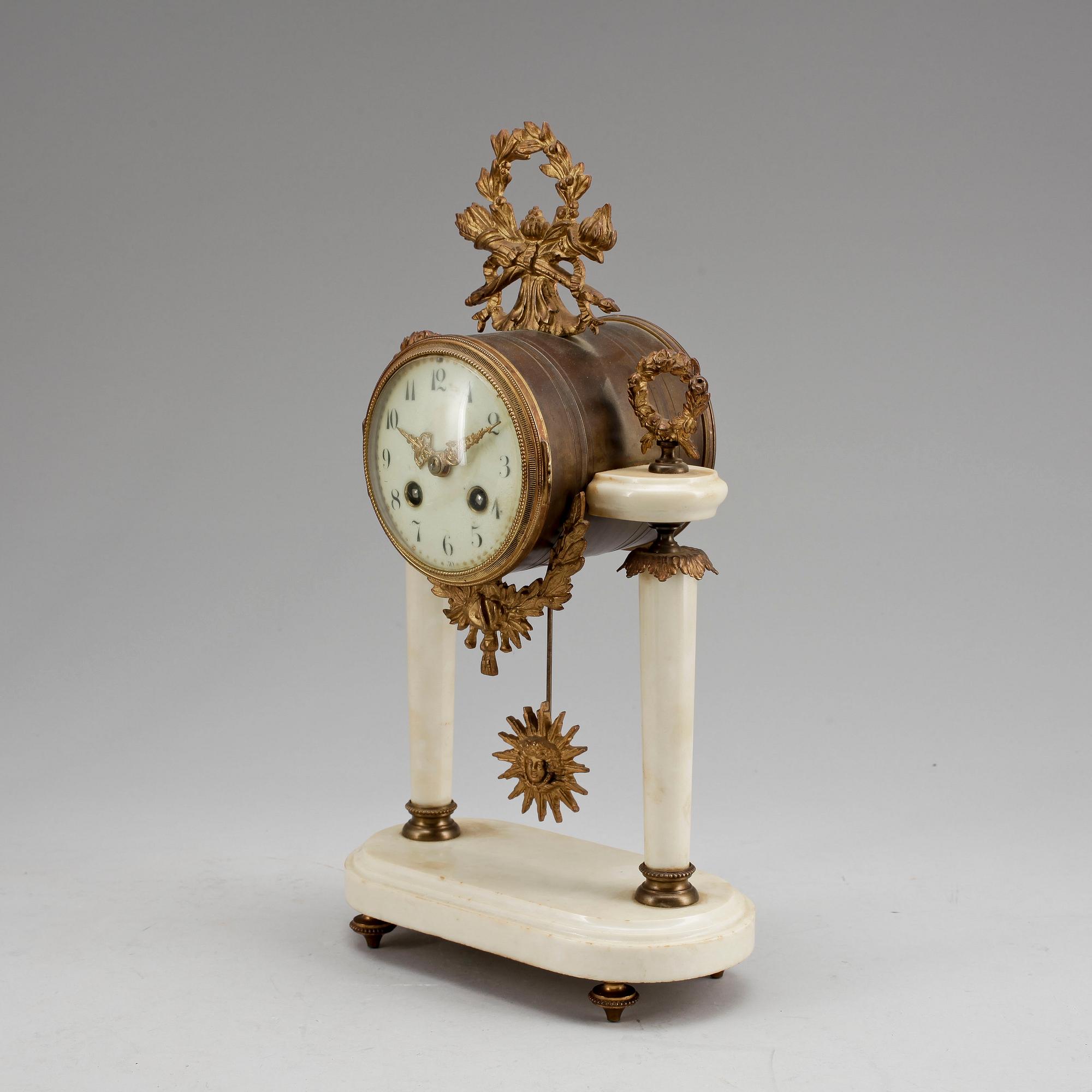 BORDSPENDYL, Louis XVI-stil, 1900-tal.