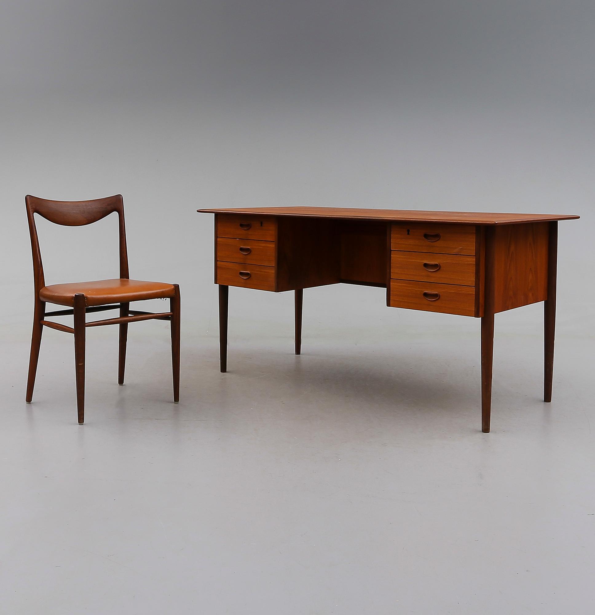 SKRIVBORD MED STOL, Danmark, 1900-talets andra hälft.