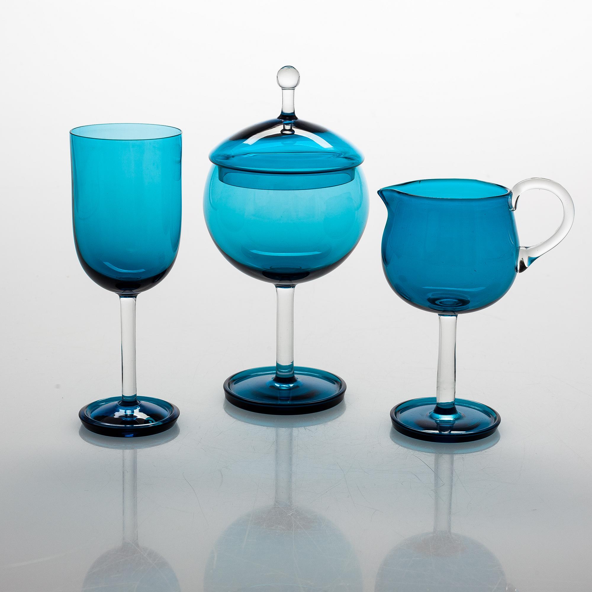 Nanny Still, An 8-piece 'Harlekiini' glassware set for Riihimäen Lasi. Designed in 1958.