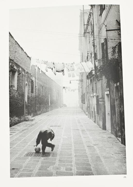 BÖCKER, 2 st, "Karnevalen i Venedig", Ralph Nyqvist och Anders Petersen.