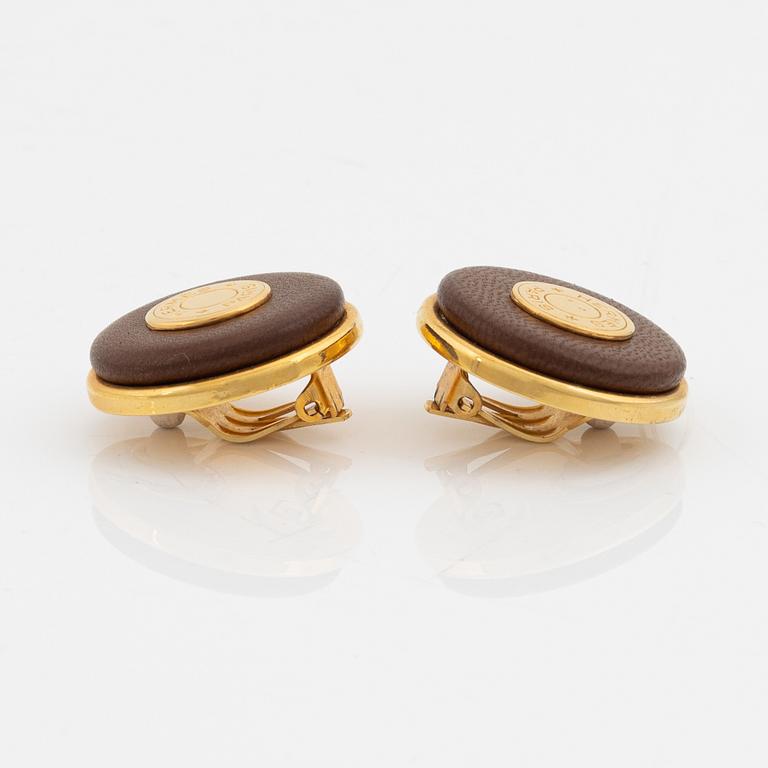 Hermès, a pair of gold tone metal and leather clip-on earrings.