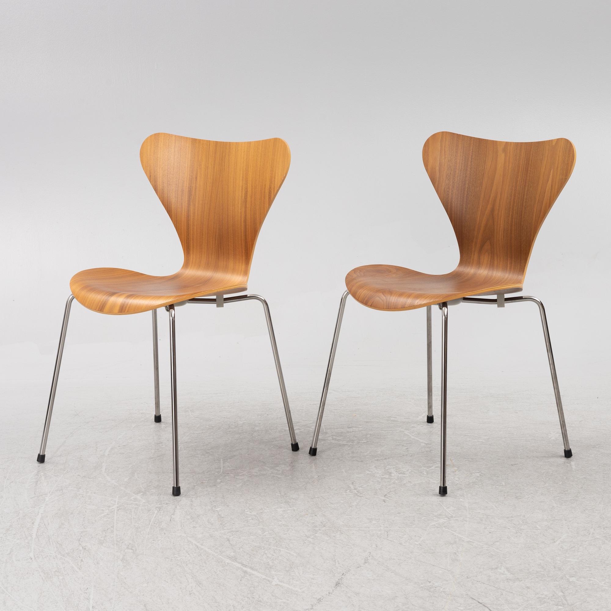 A set of six 'Serie 7' chairs by Arne Jacobsen for Fritz Hansen, 21st Century.
