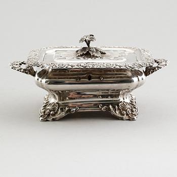 SOCKERSKRIN, silver, Gustaf Möllenborg, Stockholm 1844. Vikt ca 828 gram.