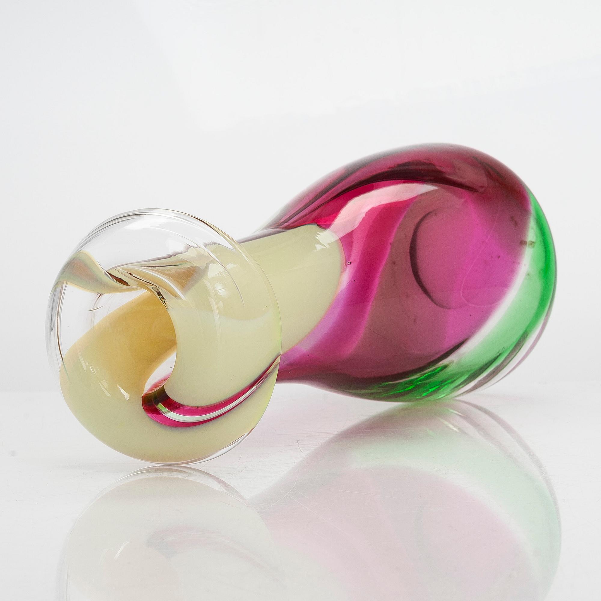 Kerttu Nurminen, vas, signerad Kerttu Nurminen Nuutajärvi Notsjö.