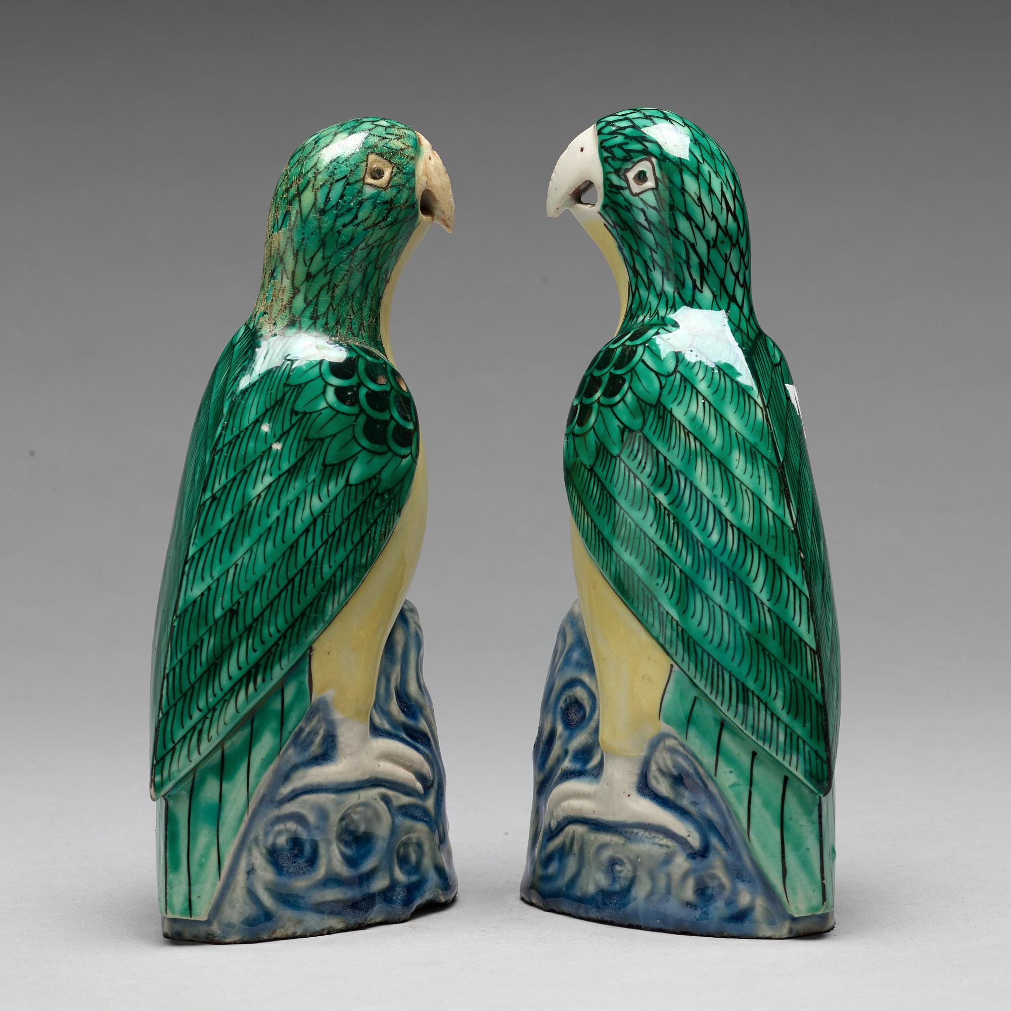A pair of famille rose figures of parrots, late Qing dynasty.