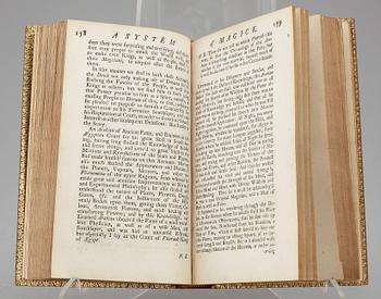 BOK, "A System of Magick or a History of The Black Art", av Daniel Defoe, London 1727.