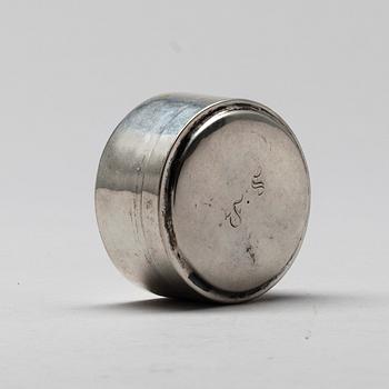 DOSA, silver, Helsingfors, 1827-1839, Gustaf Lindroos, vikt 24 g.
