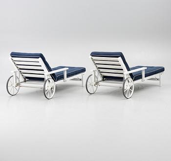 Elsa Stackelberg, Sun loungers, a pair, Fri Form, late 20th Century.