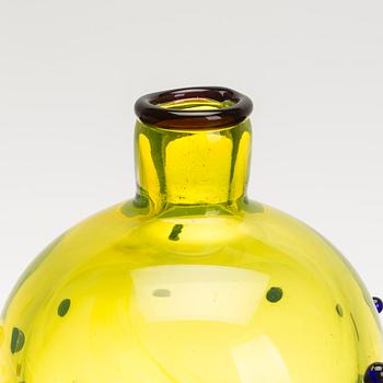 A MEMPHIS DESIGN VASE FROM CENEDESE, MURANO, 1980's.