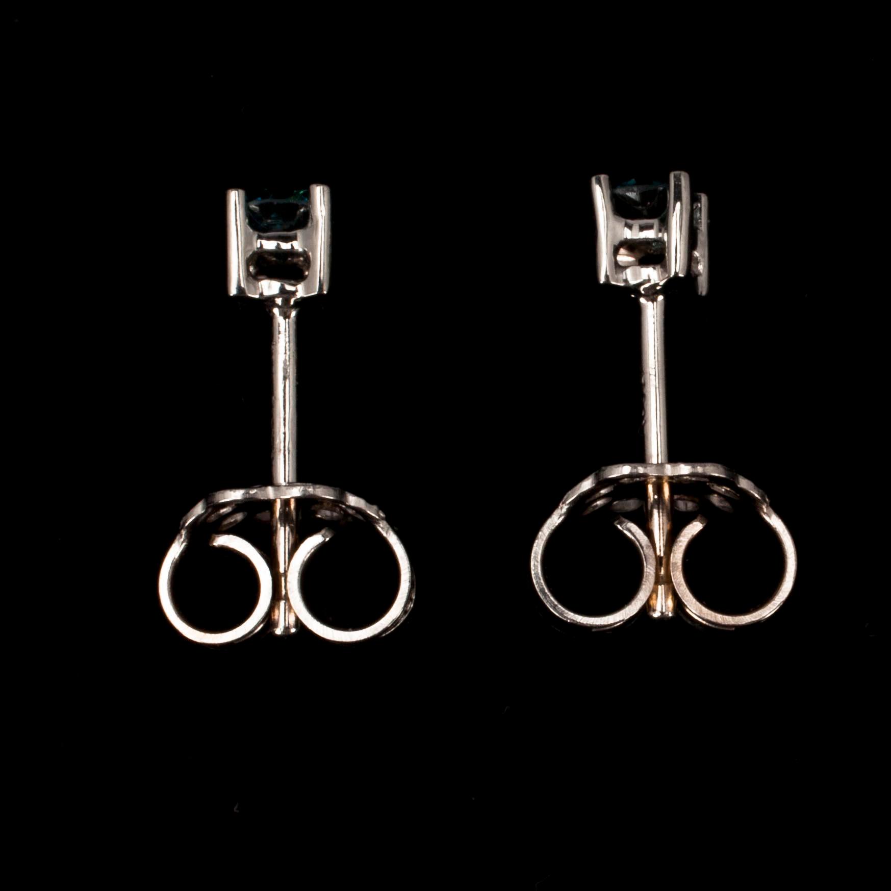 ÖRHÄNGEN, vitguld 18K, blå briljantslipade diamanter, tot 0,25ct.