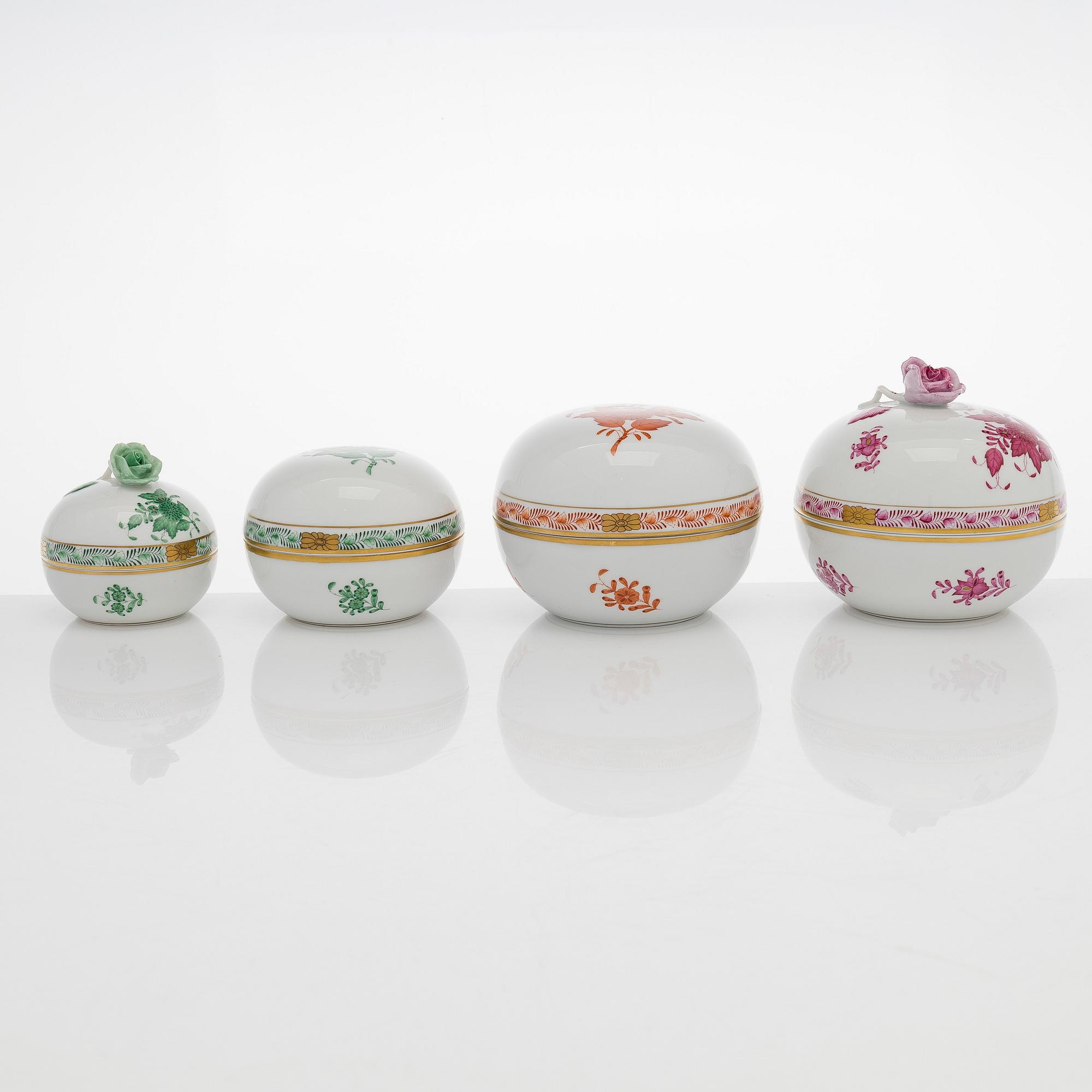Herend, a 4 piece set of porcelain boxes with lids, 'Apponyi"/"Chinese Bouquet', Hungary 20th century.