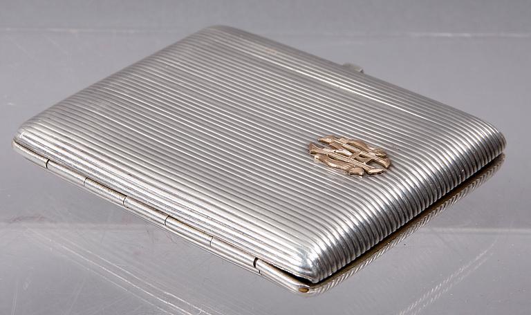 CIGARETTETUI, silver, Ryssland, 1908-1917.