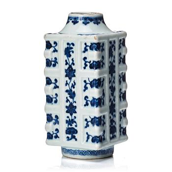 598. A blue and white vase, Qing dynasty, 18th Century.