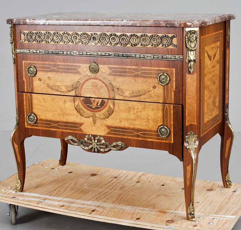 BYRÅ, gustaviansk stil, 1900-tal.