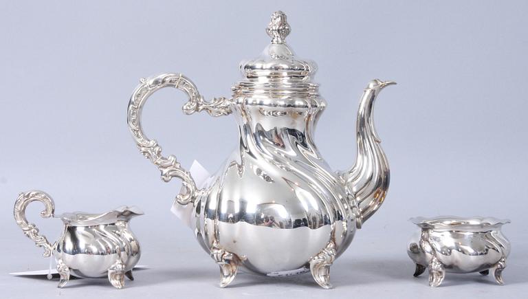 KAFFESERVIS, 3 delar, sterlingsilver, Tyskland. Rokokostil, 1900-tal. 536 gram.