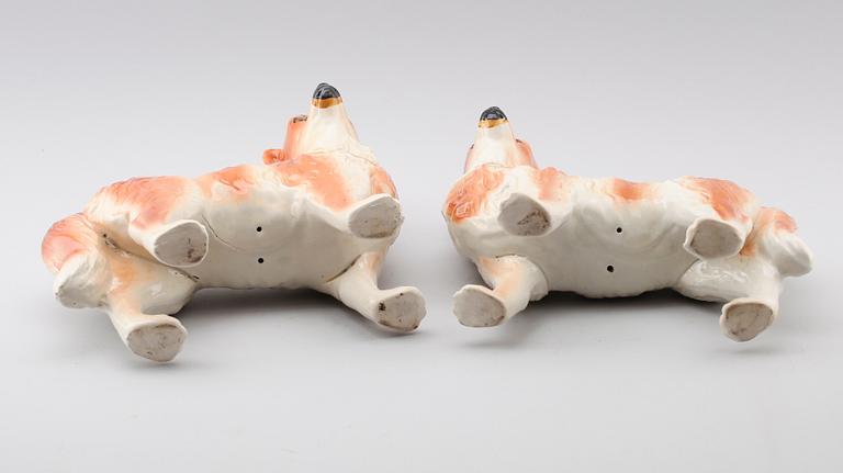 FIGURER, 1 par, porslin, England, 1900-talets första hälft.