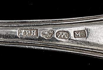 TESKEDAR, 12 st, snarlika, silver, Västerås 1800/1900-tal. Tot vikt ca 138 g.