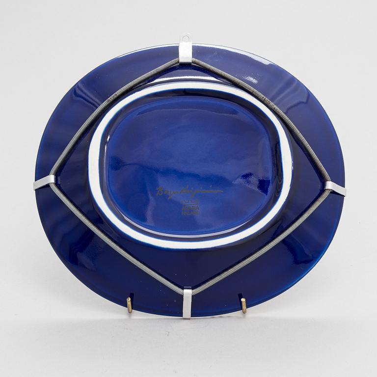 Birger Kaipiainen, A ceramic art dish, marked Birger Kaipiainen, Arabia, Finland.