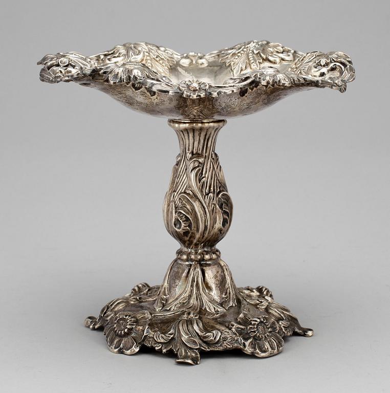 UPPSATSSKÅL, silver, Otto Wilhelm Kjellberg, Västerås, 1857, totalvikt ca 286g.