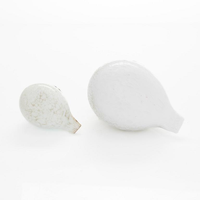 Oiva Toikka, Glass birds, 'Willow Grouse' and 'Baby Willow Grouse' signed.