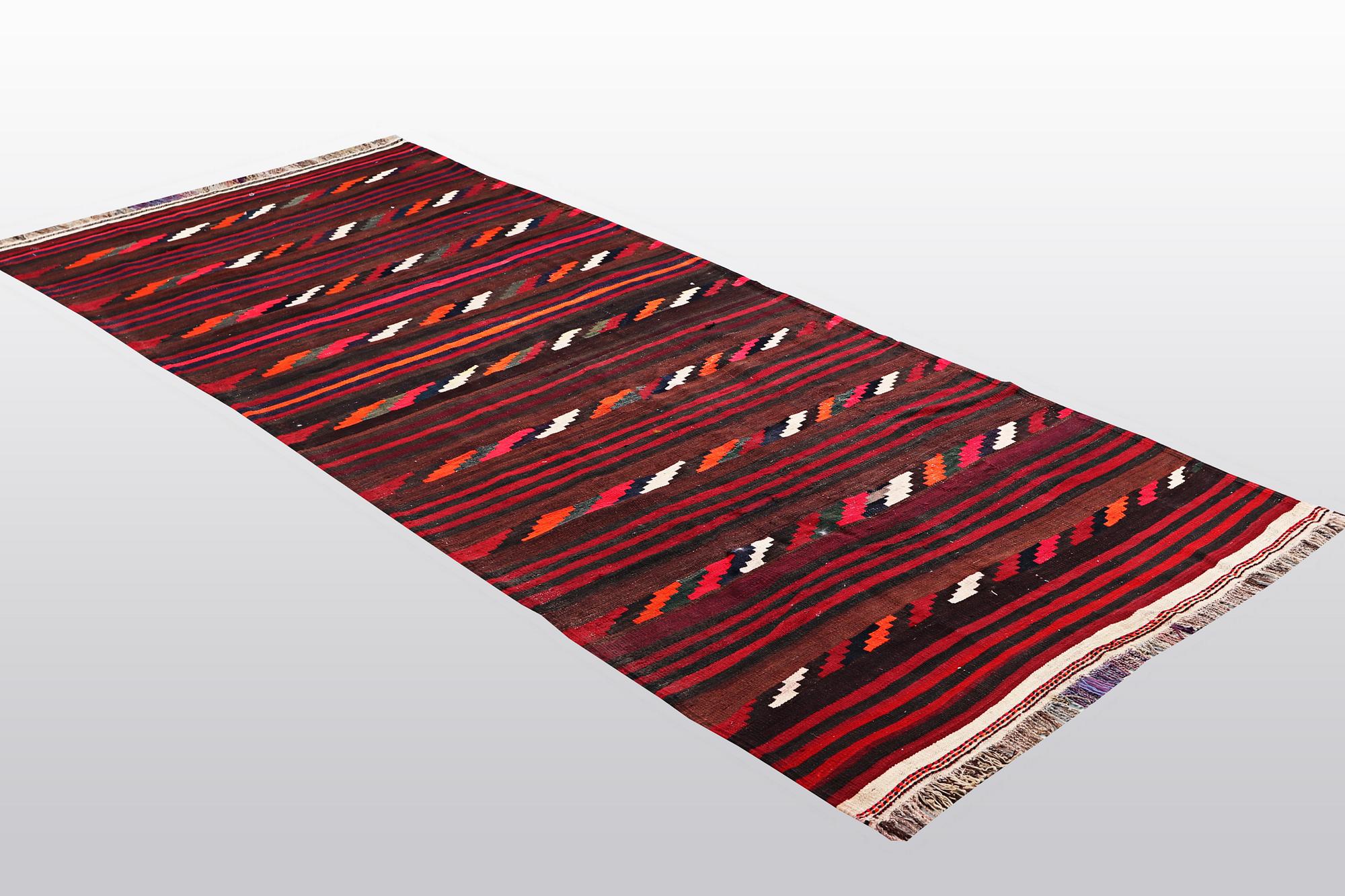 Matta, semiantik, kelim Kashghai, ca 360 x 138 cm.