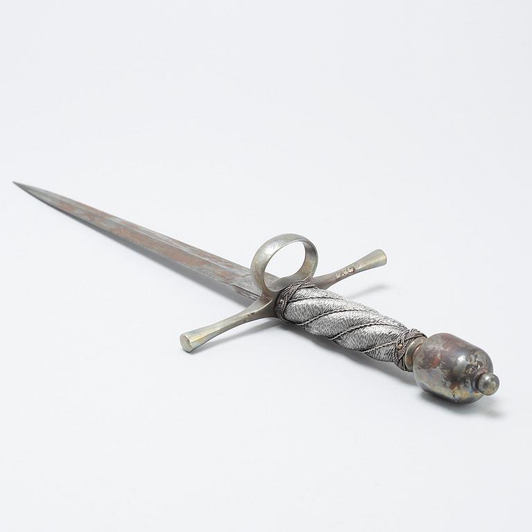 A sword and a dagger, a copy after a 17th century model .