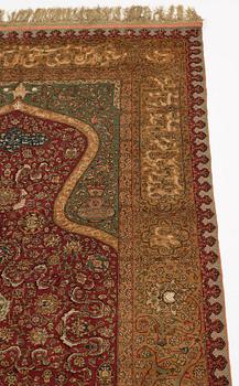 Matta, antik silke Kum Kapi med metallbroschering, Istanbul omkring 1910, "Sultan's Head Prayer" design.