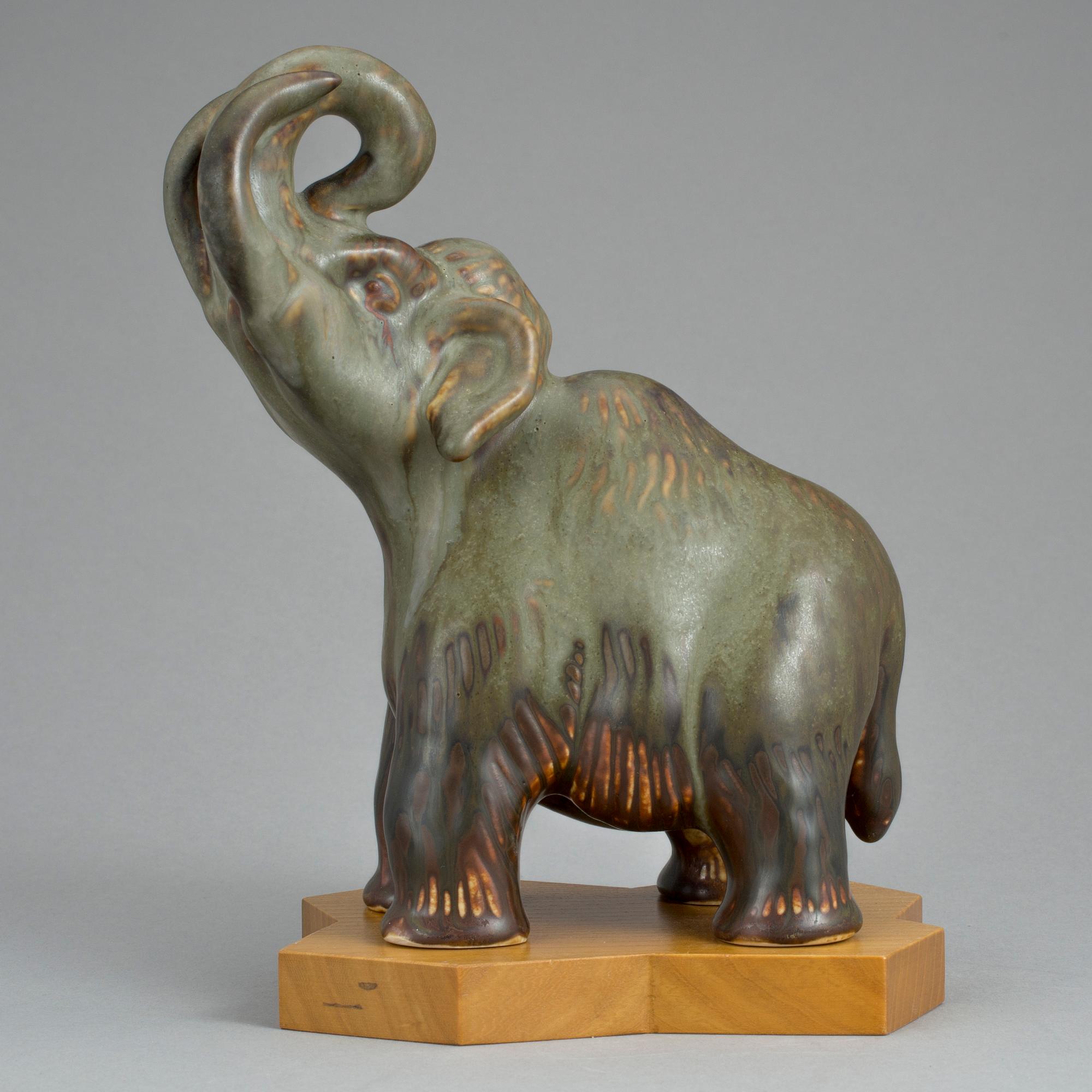 FIGURIN, stengods, Gunnar Nylund, Rörstrand, 1900-talets andra hälft.