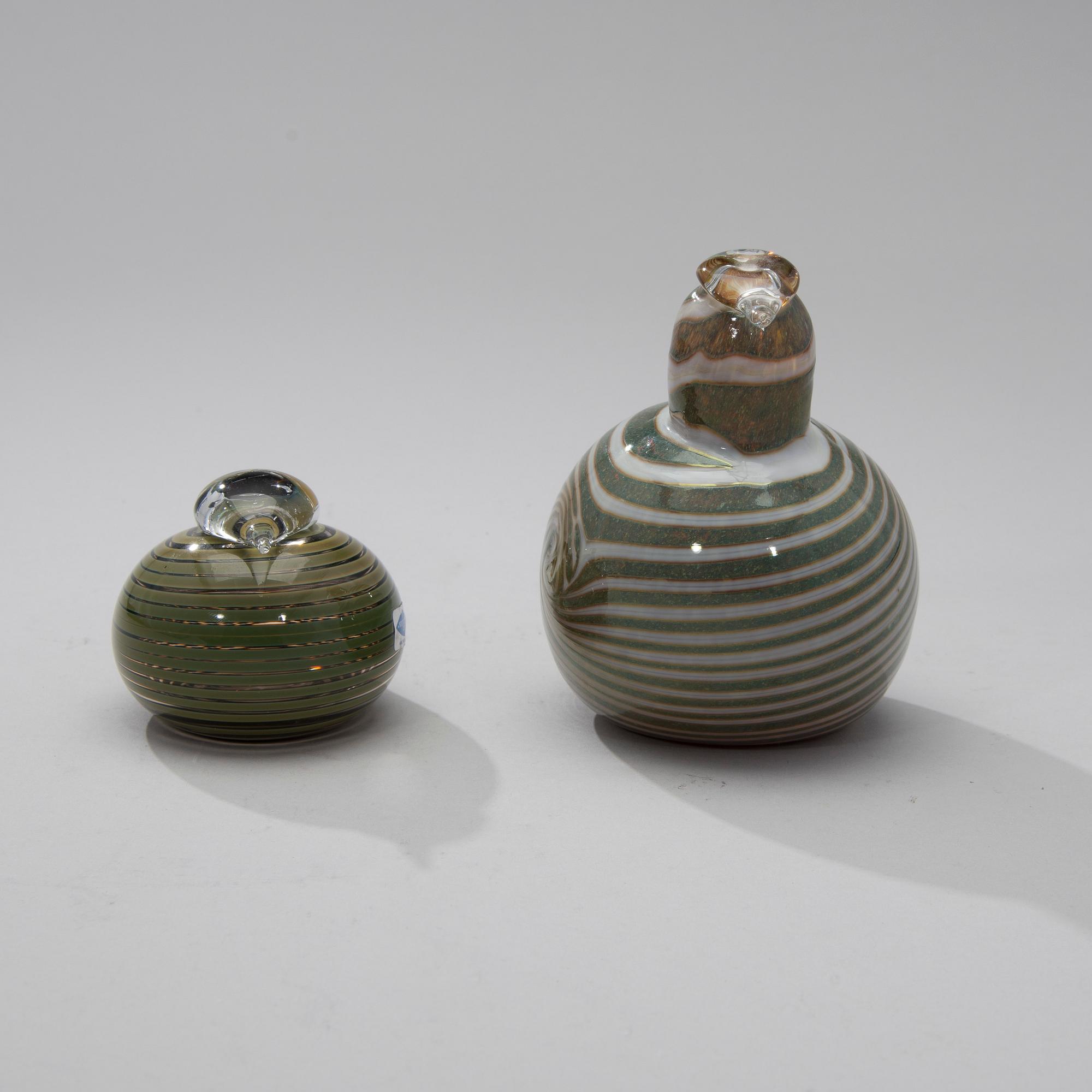 FIGURINER, 2 st, glas, en signerad O.Toikka Nuutajärvi.