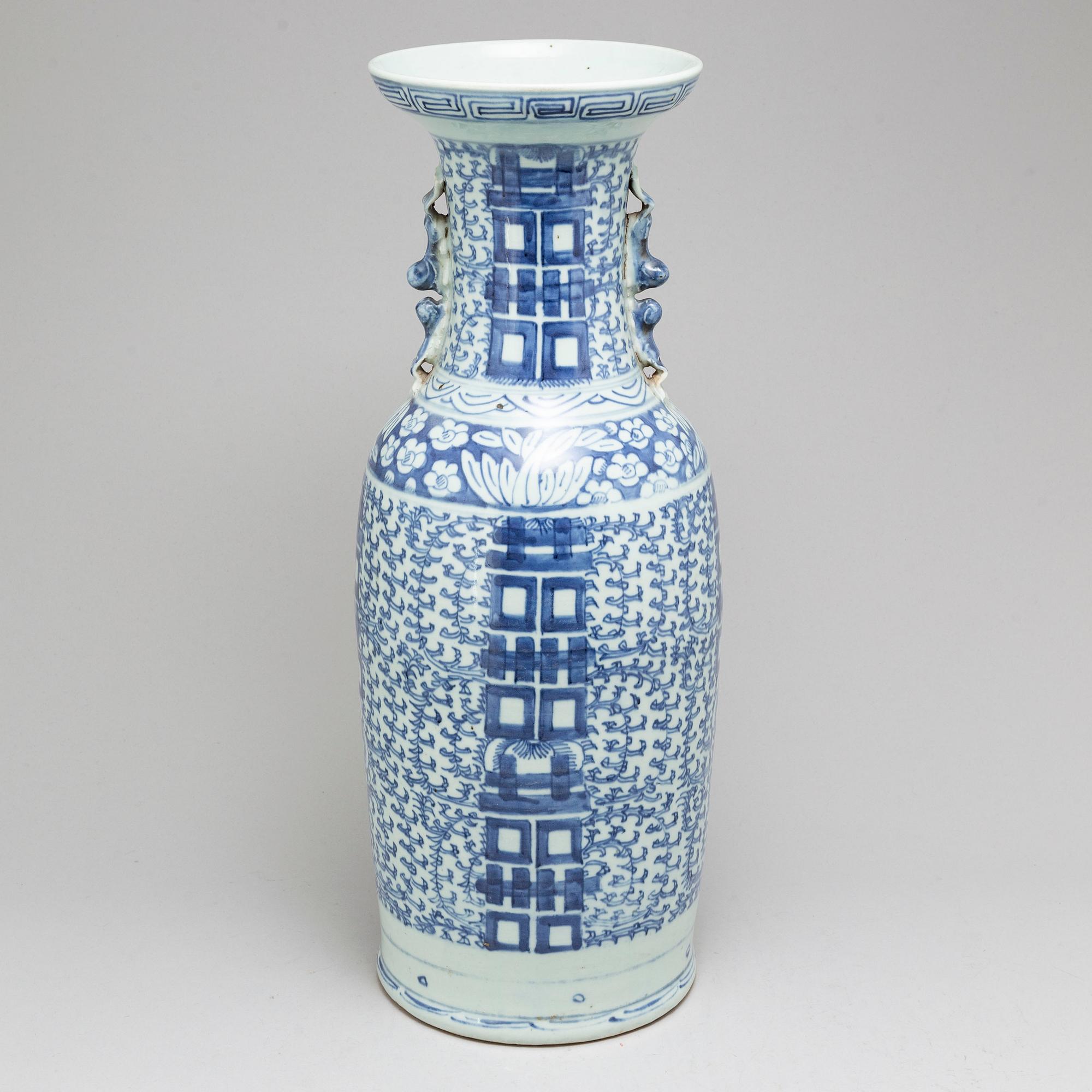 GOLVURNA, porslin. Kina, tidigt 1900-tal.