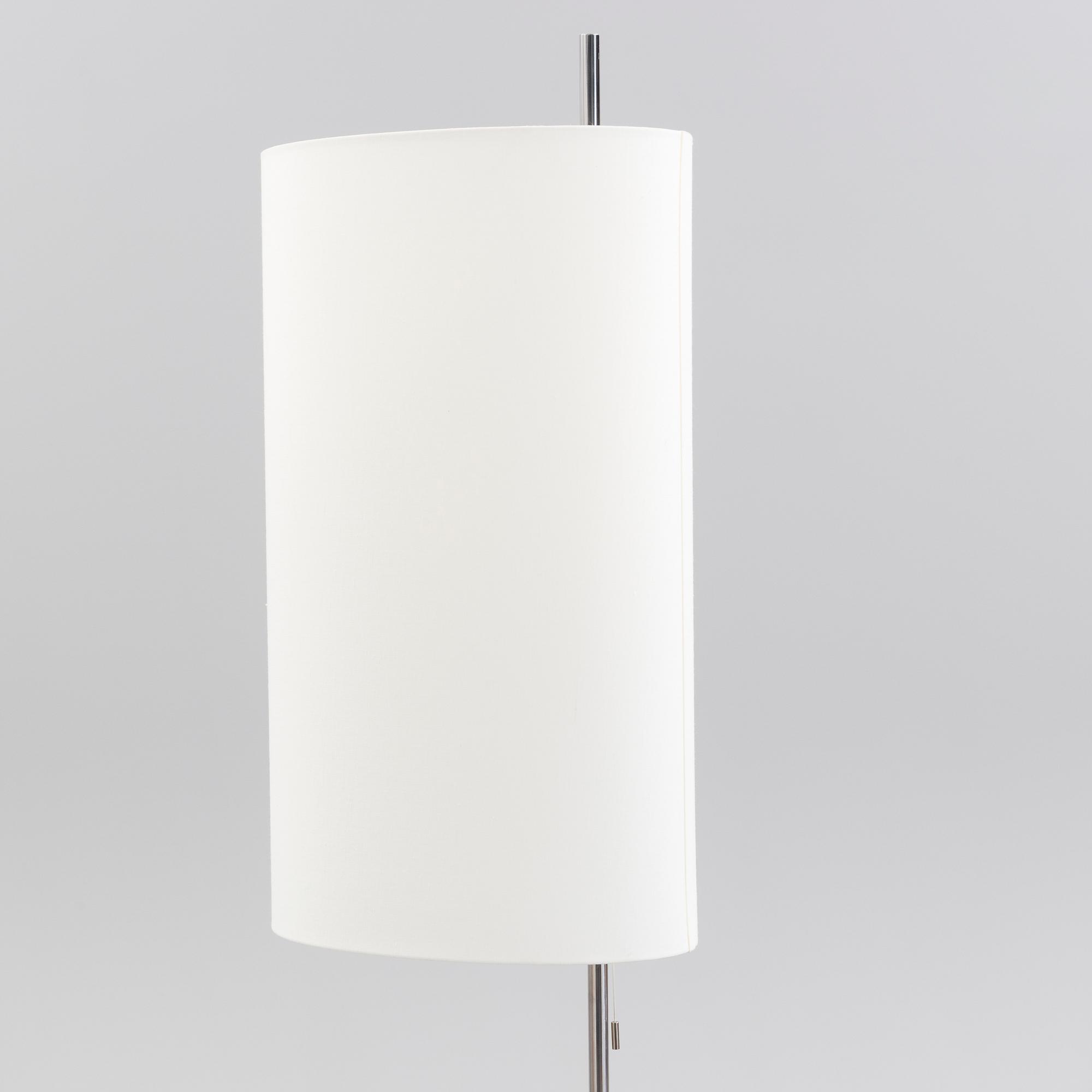 ARNE JACOBSEN, golvlampa "28710 Royal", för Louis Poulsen, Danmark, 1900-talets slut.