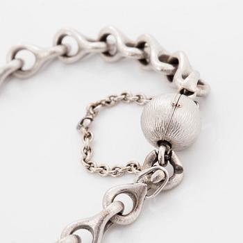 Ole Lynggaard, 18K white gold bracelet.