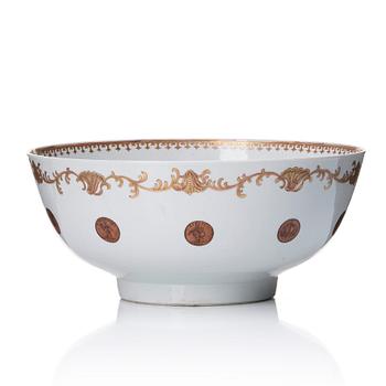 1051. A Chinese Export punch bowl, Qing dynasty, Qianlong (1736-95).