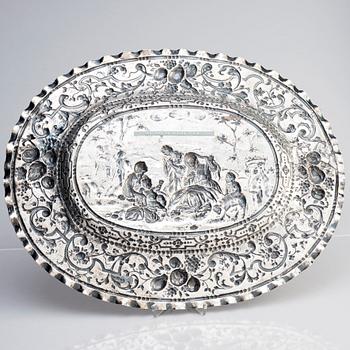 A Swedish early 18th century silver dish, mark of Christian Henning, Stockholm 1713.