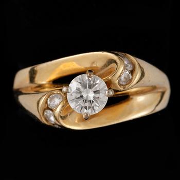 RING, 14k guld med briljantslipade diamanter, tot ca 0,5 ct. Vikt ca 6,5 gram.