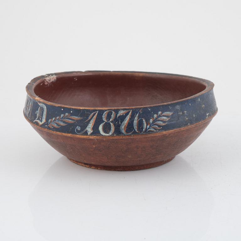 A Swedish folk art bowl and a box with cover, 19th century.