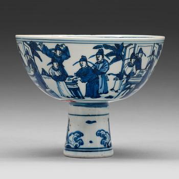 682. A blue and white stemcup, Ming dynasty (1368-1644).