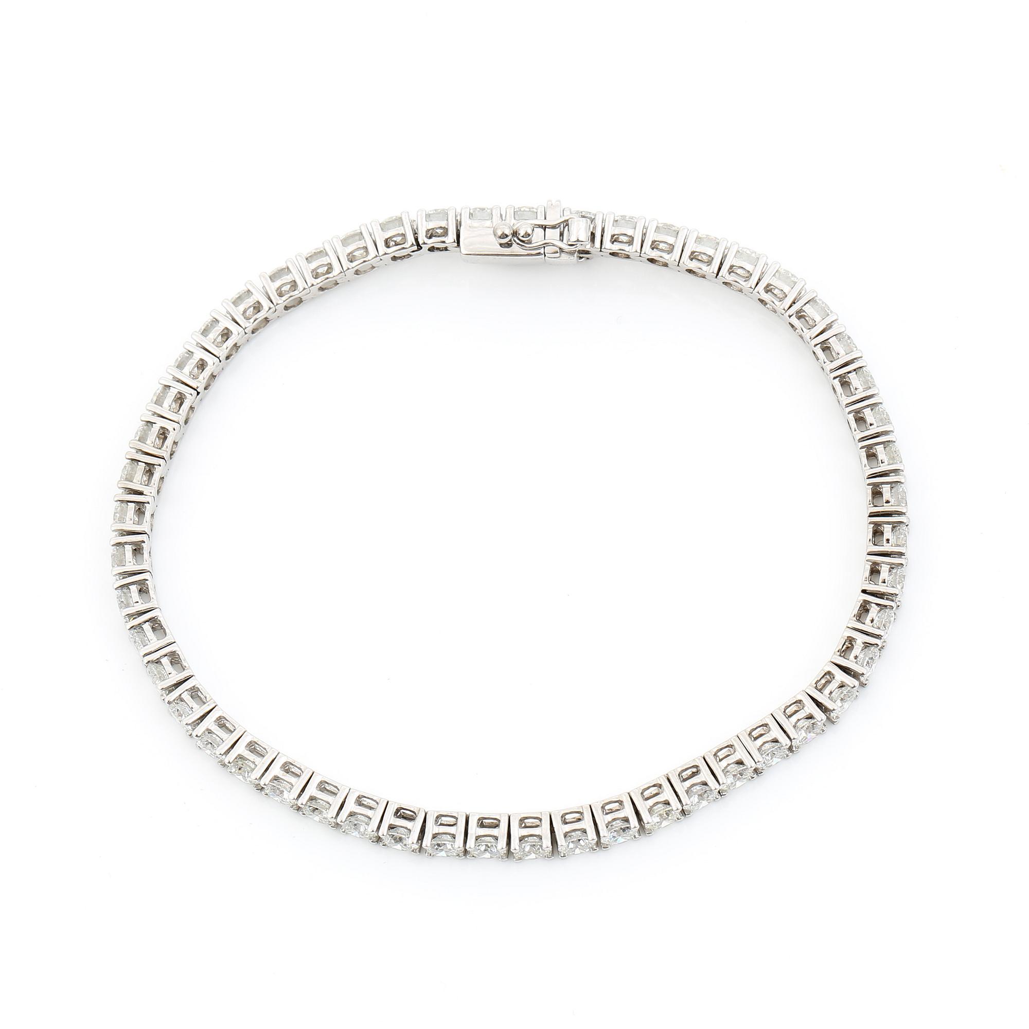 ARMBAND, 18K vitguld med 52 briljantslipade diamanter, tot ca 7,46 ct. Vikt ca 15,2 g.