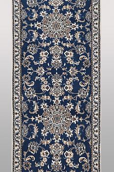Gallerimatta, Nain, part silk ca 374 x 75 cm.