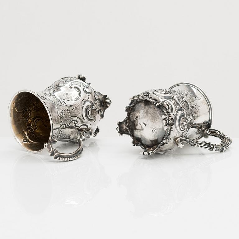 Muggar, 2 st, sterlingsilver, Edward Ker Reid 1856 och Daniel & Charles Houle,1865. London, England.