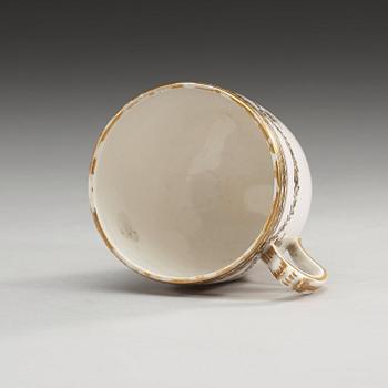 KOPP, mjukt porslin. Marieberg, daterad 1781.