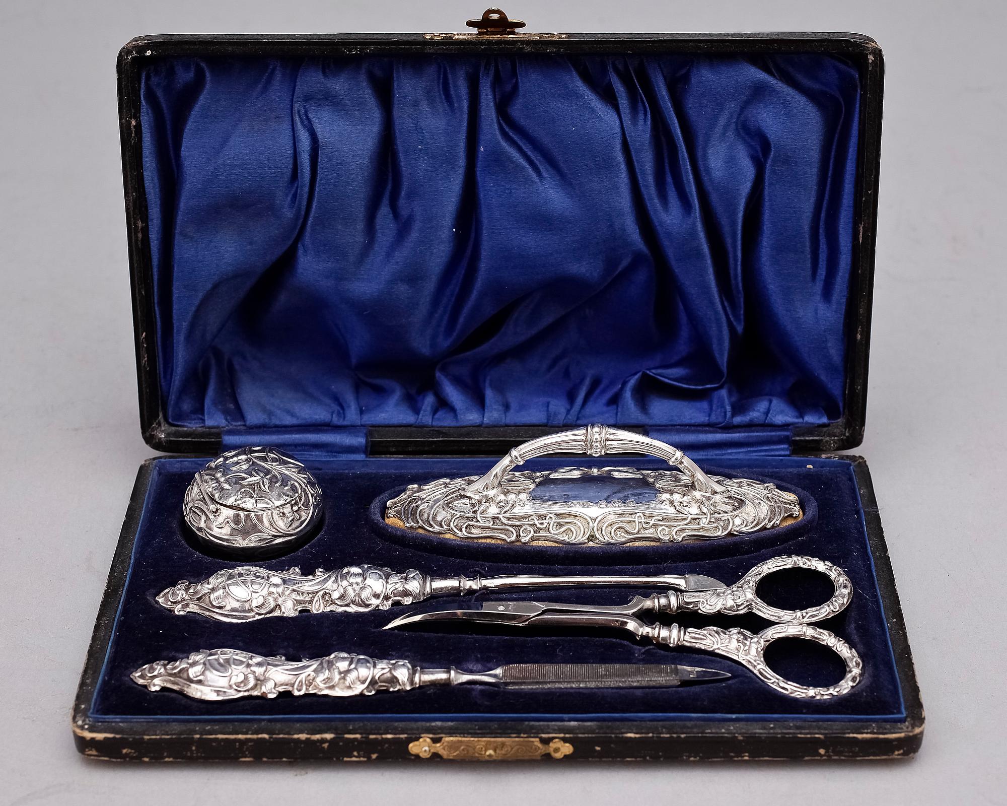 MANIKYRSET, 5 delar, silver, Aide and Lovekind ltd, Birmingham, 1912-13.