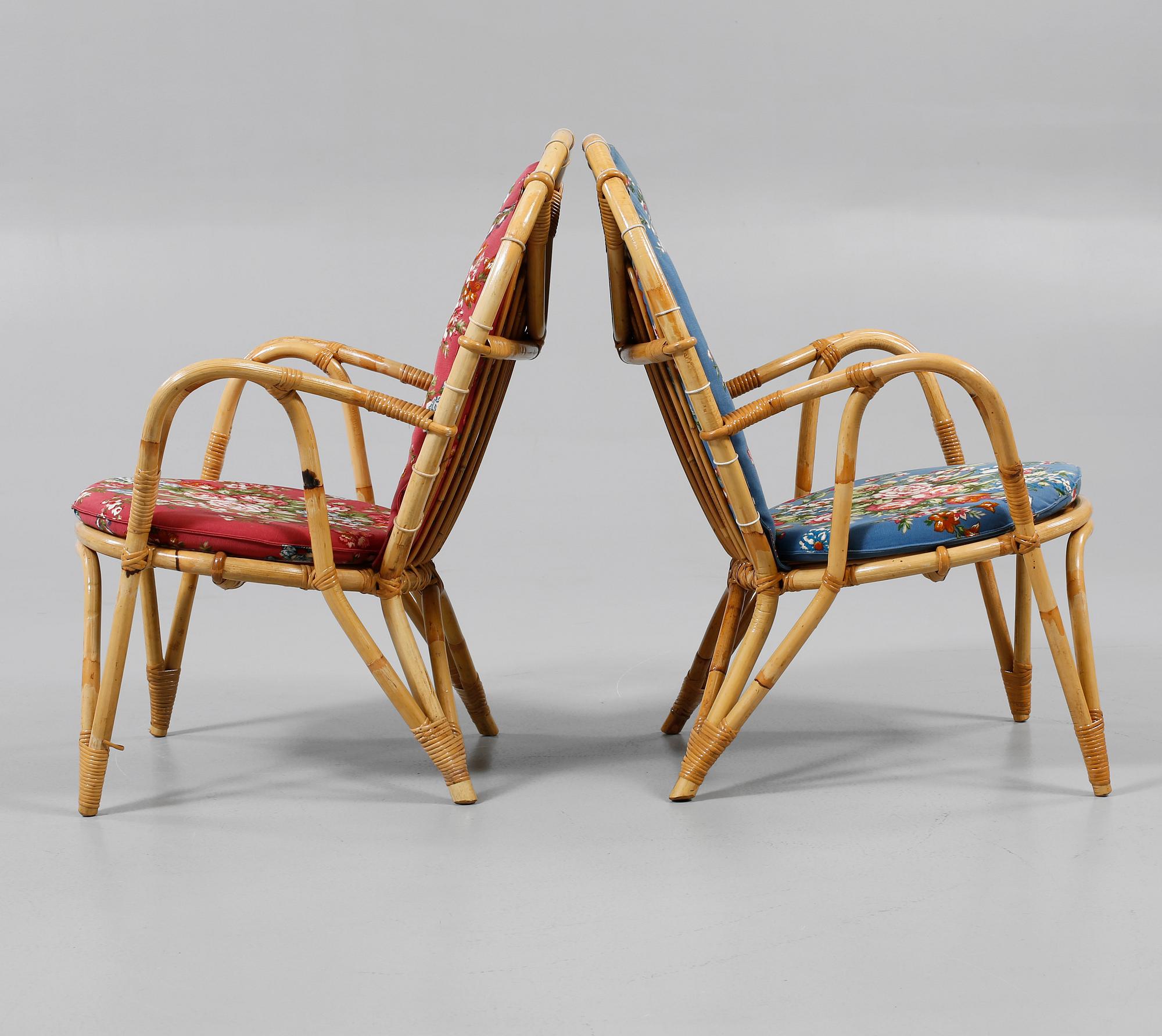 KORGFÅTÖLJER, ett par, 1900-talets andra hälft.