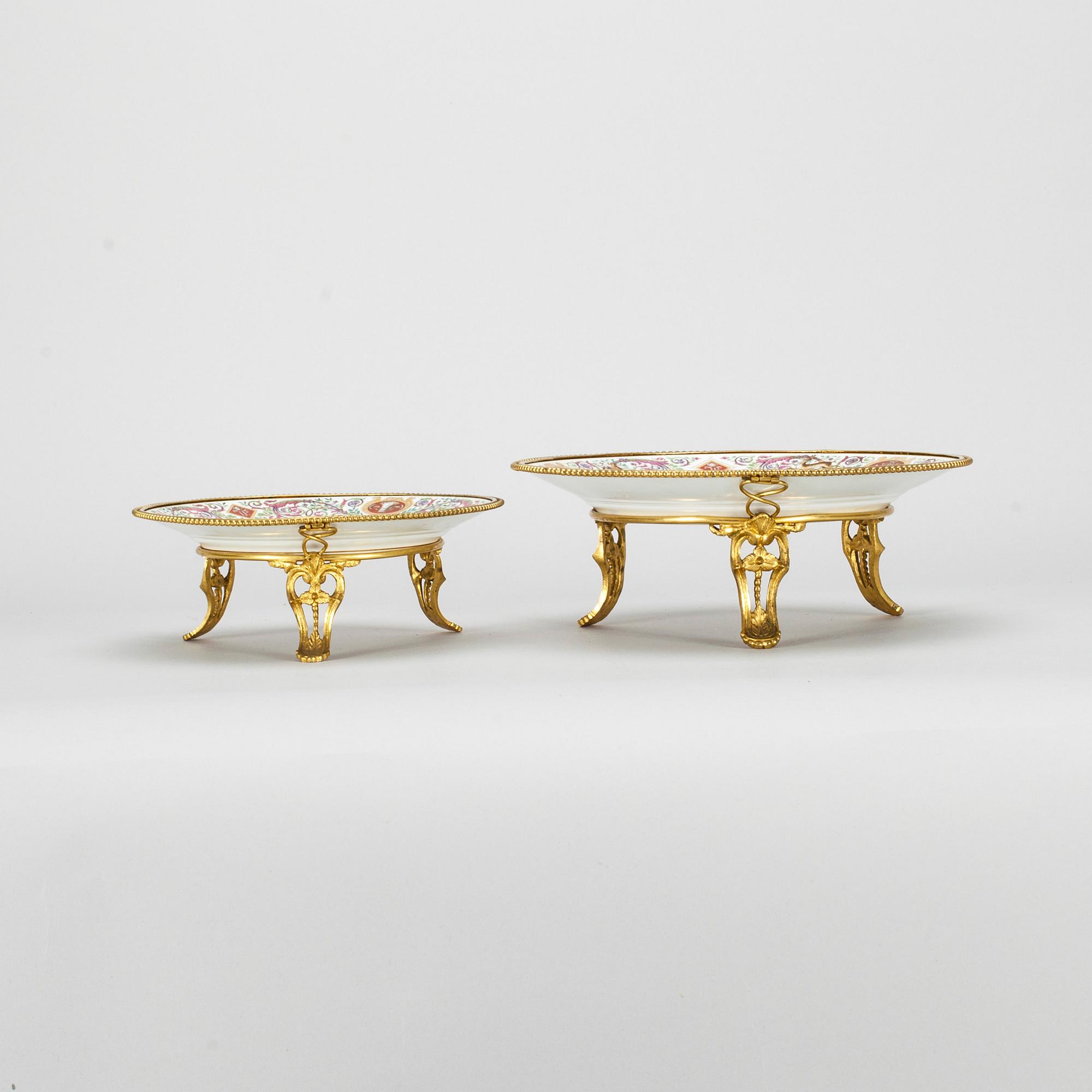 TAZZOR, 2 st, porslin, Sèvres, märkta Chateau de Fontainebleau. Frankrike 1800-tal.