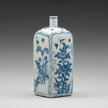 A blue and white bottle flask, Ming dynasty, Wanli (1572-1620).