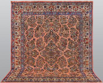 A Sarouk carpet, ca 258 x 210 cm.