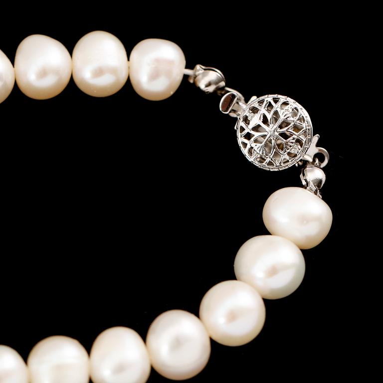 PÄRLCOLLIER, odlade sötvattenpärlor.