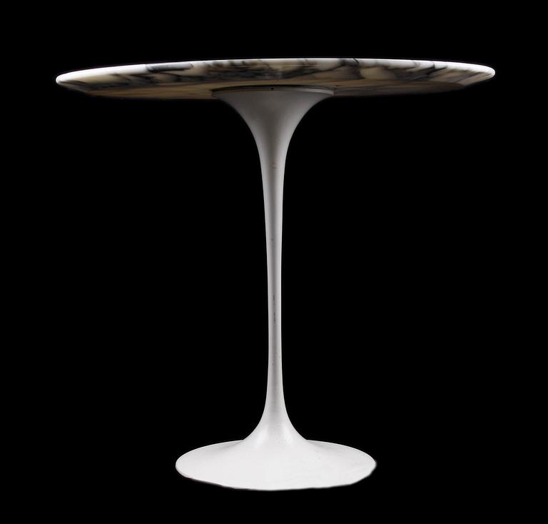BORD, efter "Tulip", Eero Saarinen.