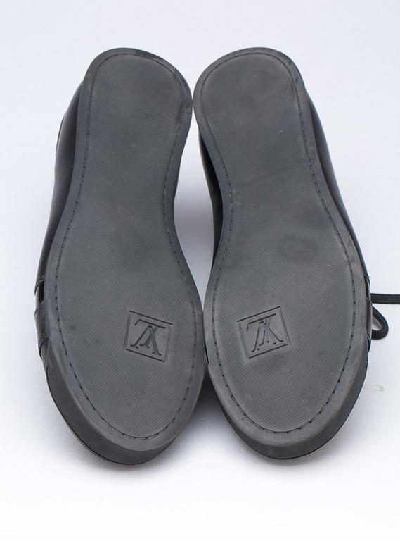 SKOR, Louis Vuitton.