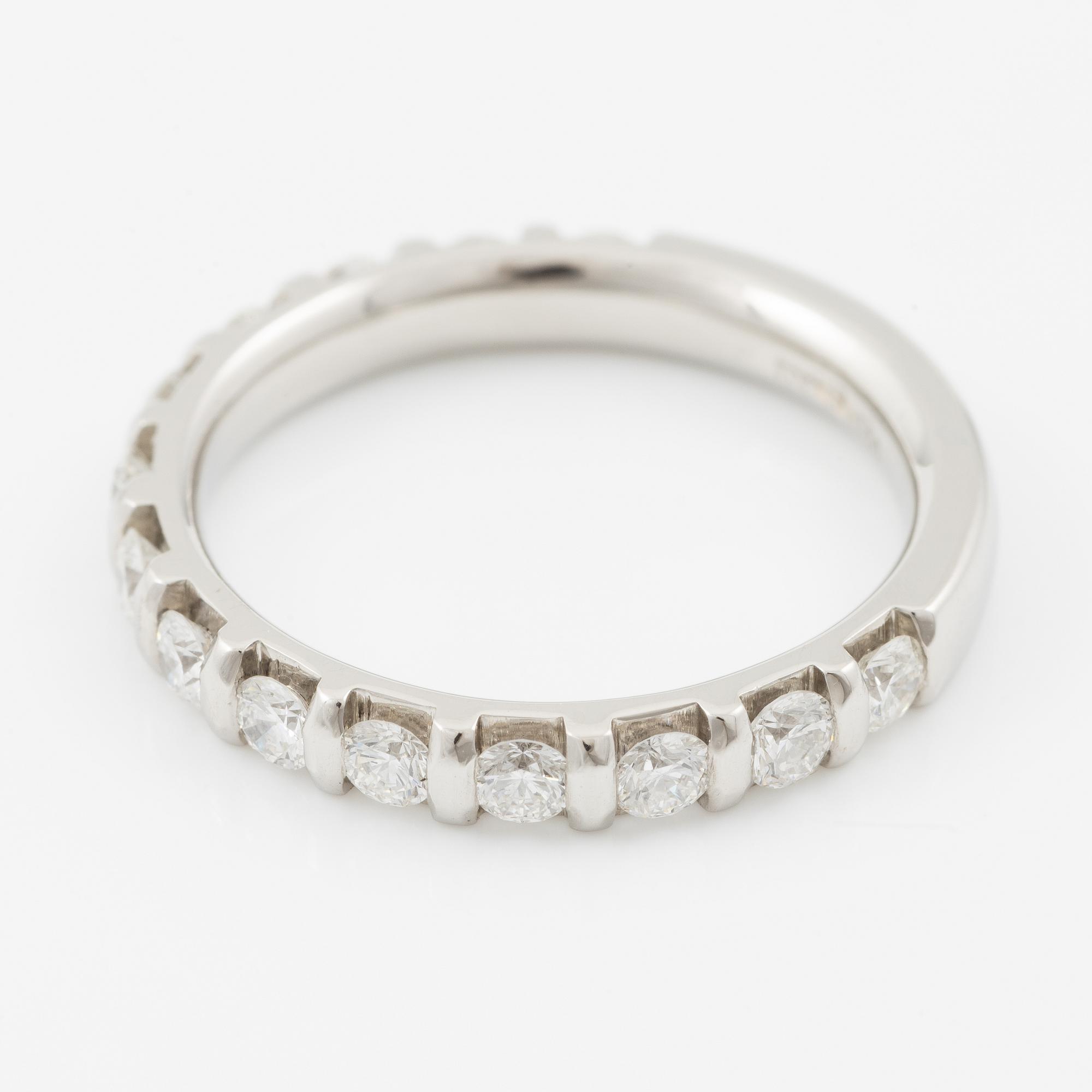 Alliance ring in platinum with round brilliant-cut diamonds, by Patrik af Forselles.